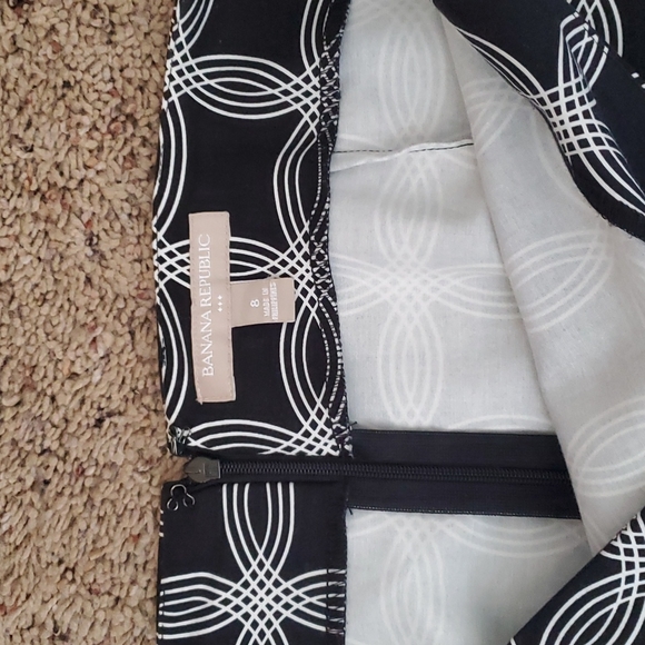 Stretchy casual skirt by Banana Republic - Picture 2 of 3